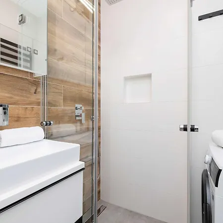 Apartment Komfortowy Z Parkingiem I Balkonem By Renters Katowice