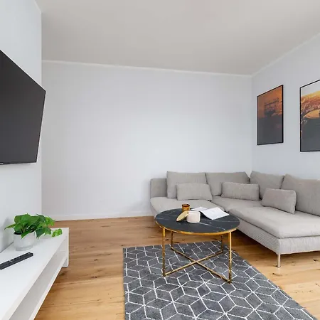 Komfortowy Z Parkingiem I Balkonem By Renters *