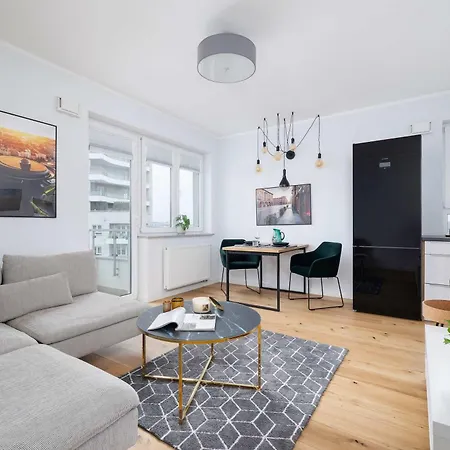 Komfortowy Z Parkingiem I Balkonem By Renters *