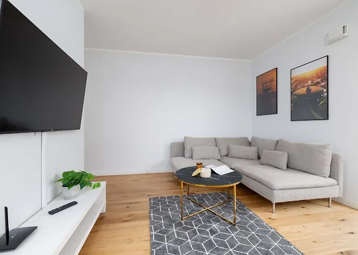 Komfortowy Z Parkingiem I Balkonem By Renters *