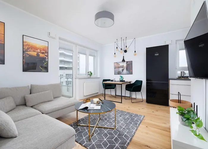 Komfortowy Z Parkingiem I Balkonem By Renters *